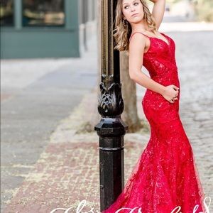 Ellie Wilde red prom dress never worn